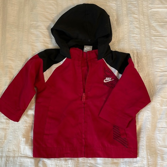 Nike boys 18M lightweight rain slicker with hood, full zipper front, EUC. - Picture 1 of 3